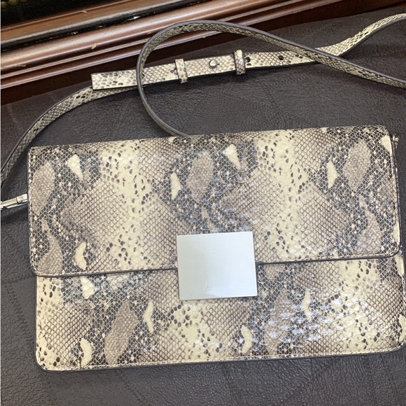 Zara Cross over bag with 3 compartments. - Picture 1 of 5